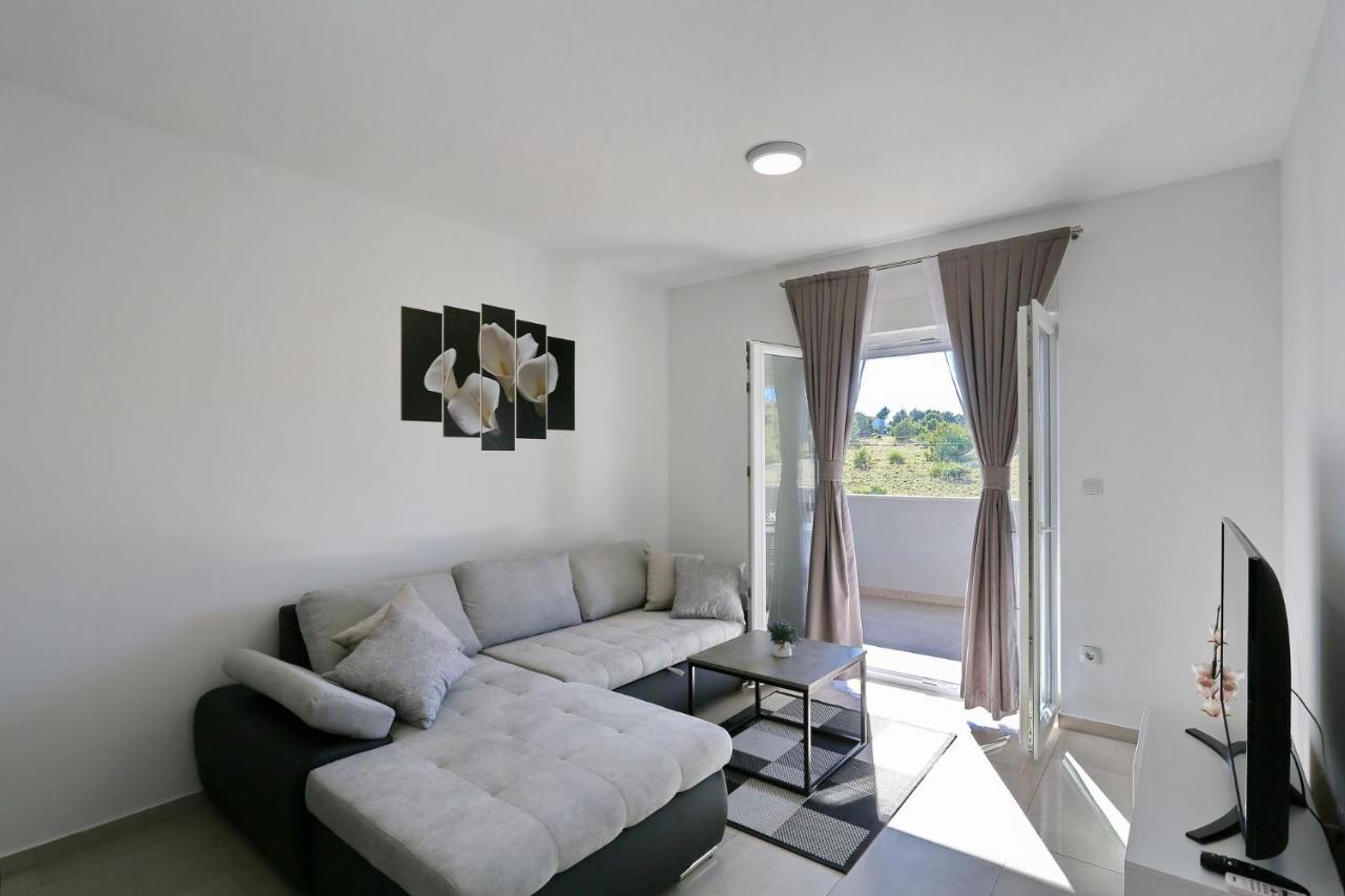 Apartments Lisac Vir Exterior photo