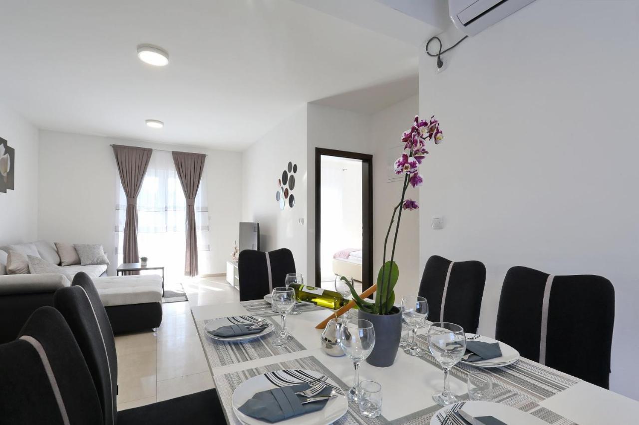 Apartments Lisac Vir Exterior photo