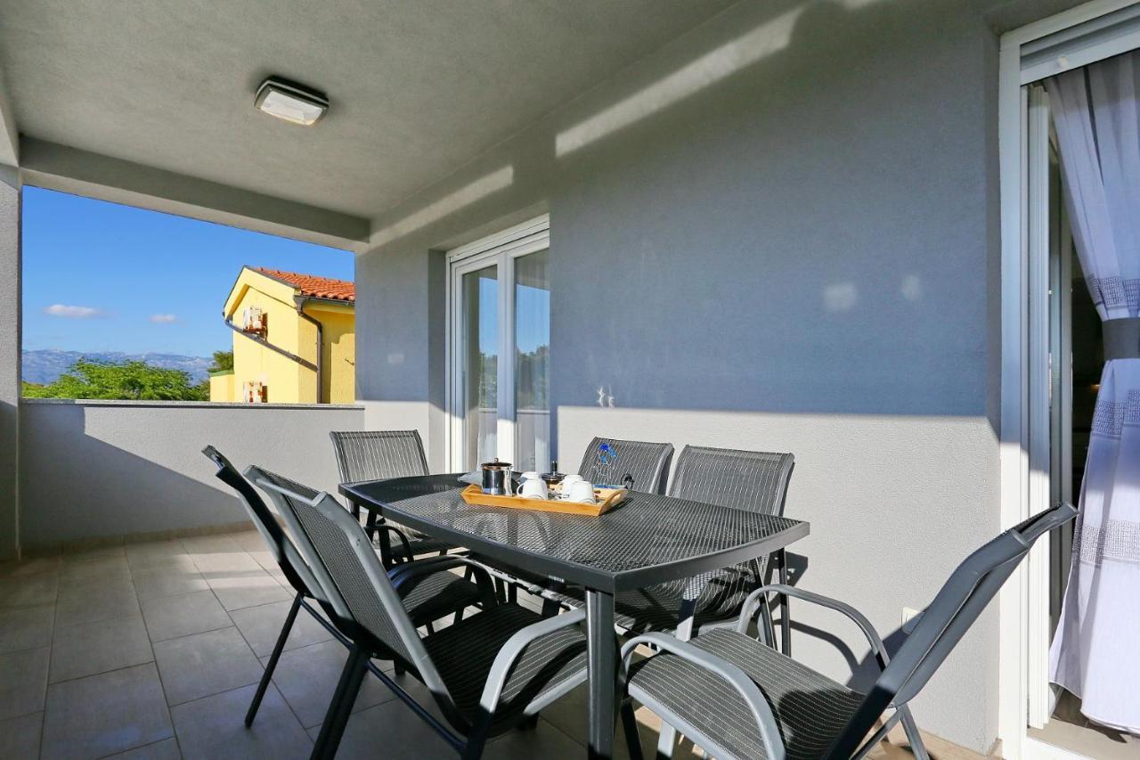 Apartments Lisac Vir Exterior photo