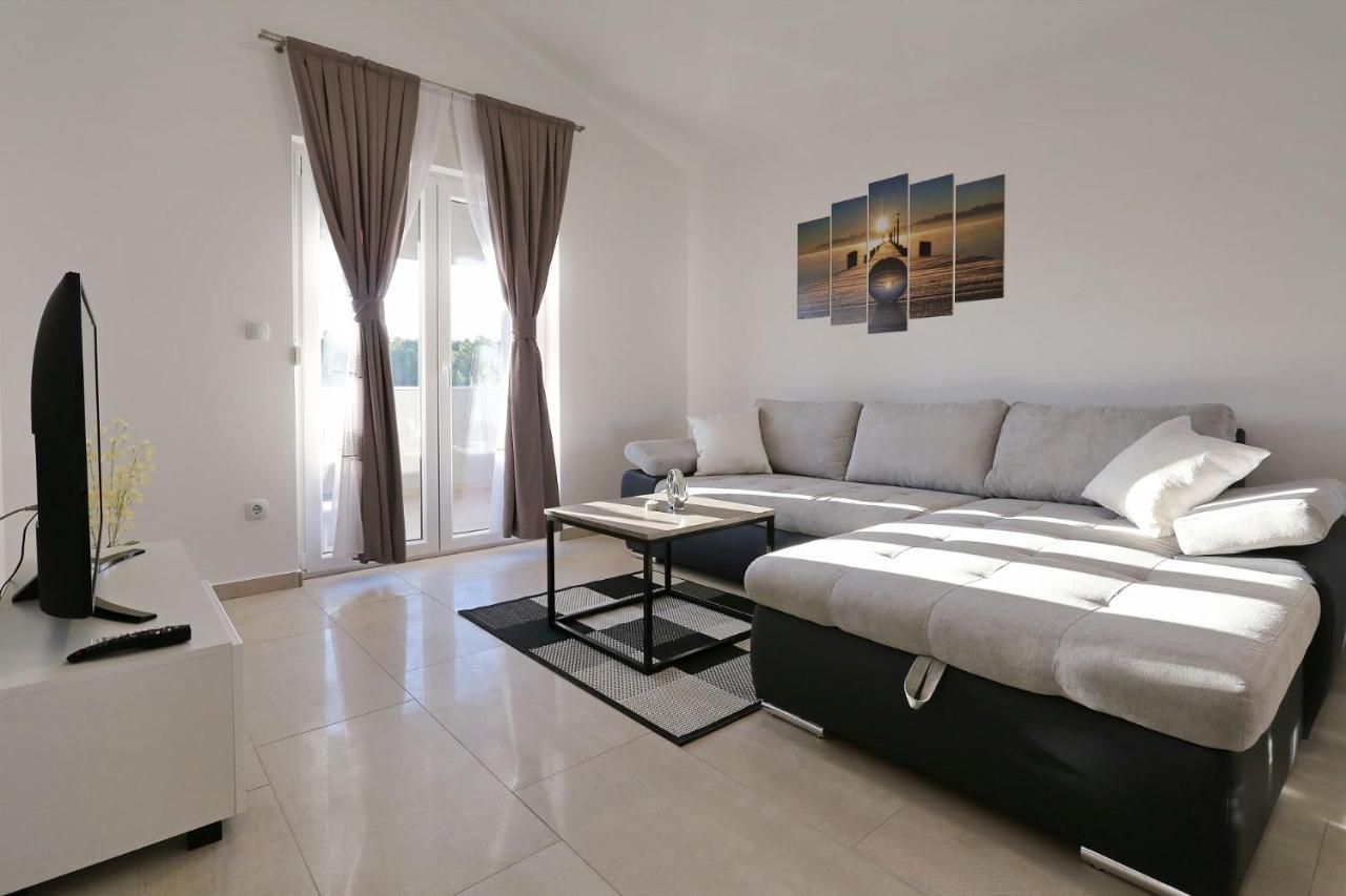 Apartments Lisac Vir Exterior photo