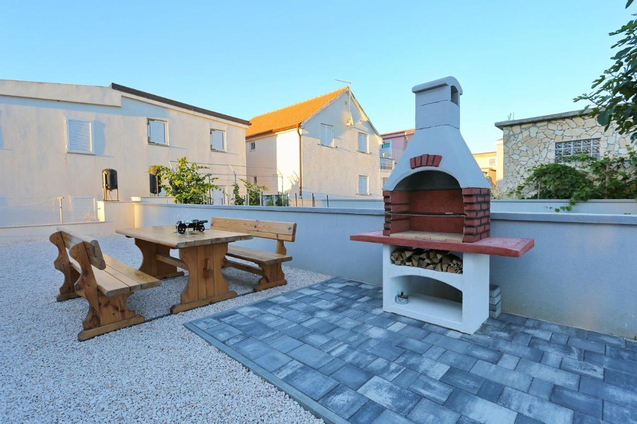 Apartments Lisac Vir Exterior photo