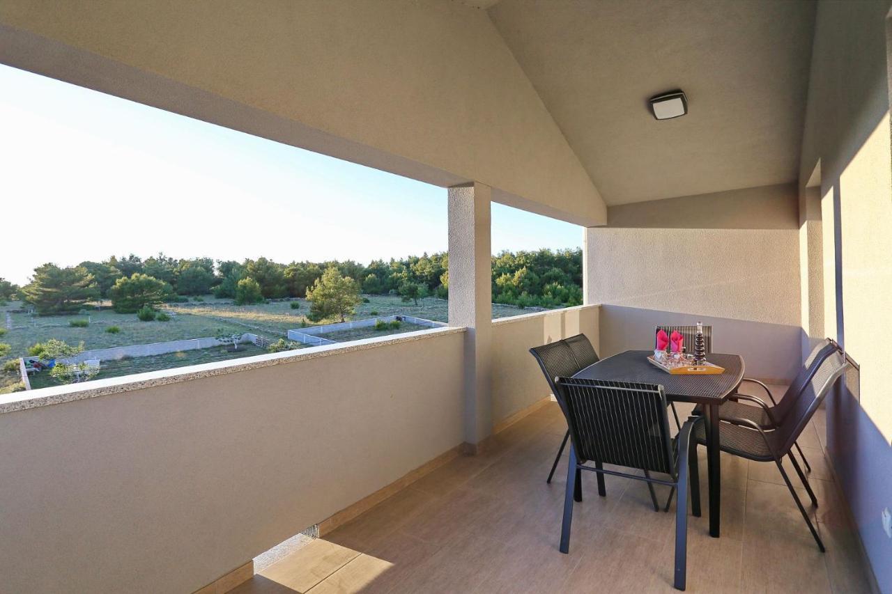 Apartments Lisac Vir Exterior photo