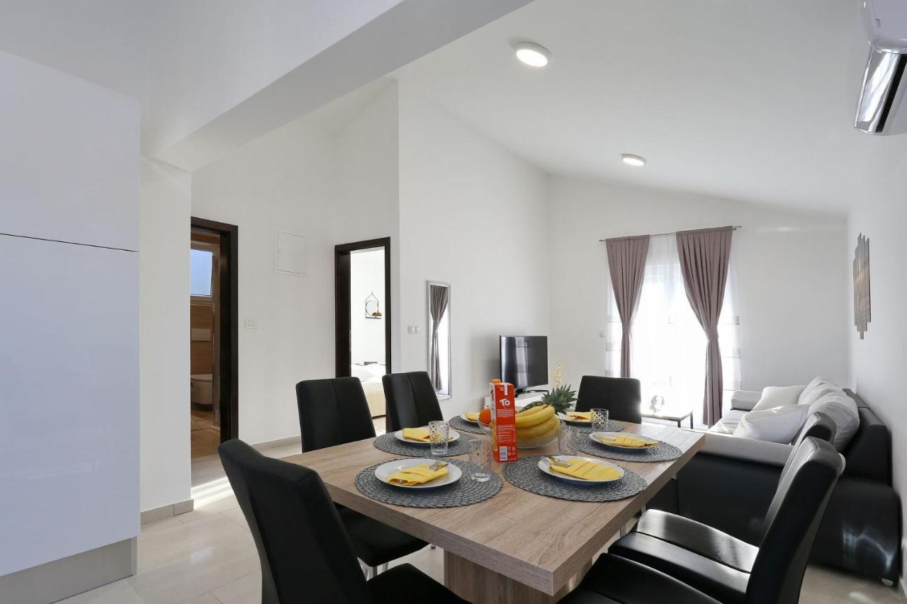 Apartments Lisac Vir Exterior photo