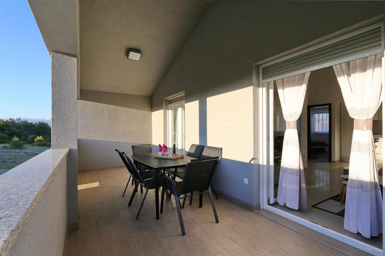 Apartments Lisac Vir Exterior photo