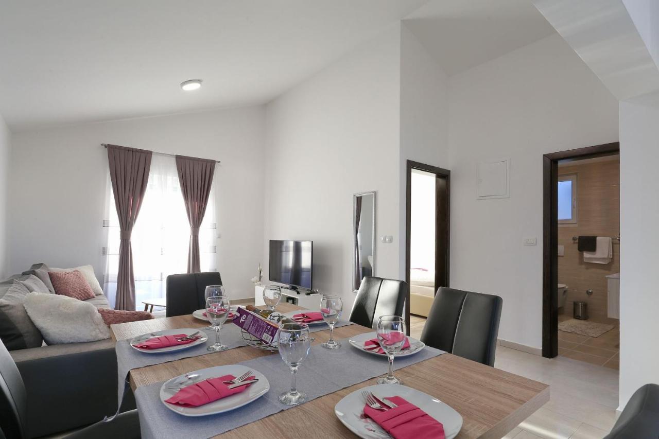 Apartments Lisac Vir Exterior photo